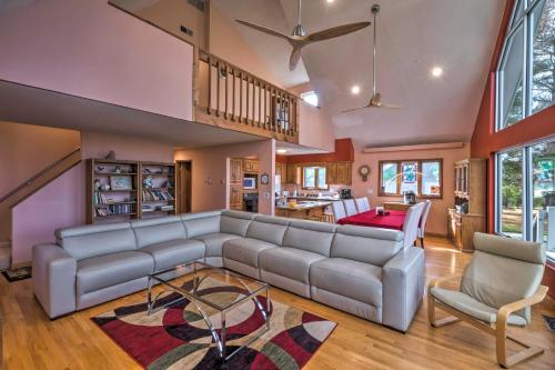 Lake Cumberland Home with Deck and Water Access! in Jellico