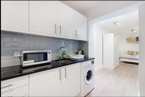 Picture of New Spacious 1 Bed Studio Flat In Aldgate
