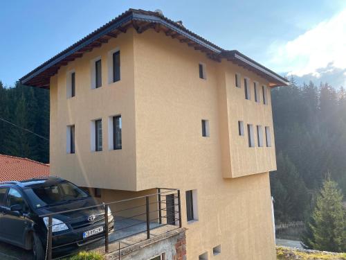 Viesnīcas āriene, Stoykite Escape House in Stoykite