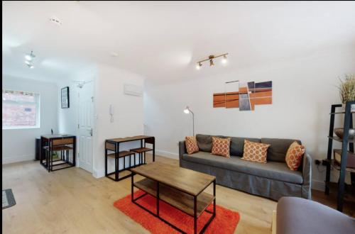 Picture of Modern Split Level 1 Bedroom Flat In Aldgate