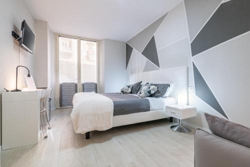 1 king bed, 1 sofa bed