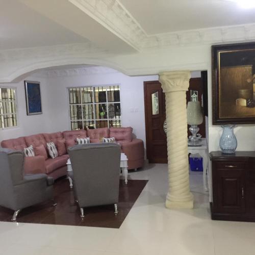 Hermosa casa de 2 niveles muy espaciosa