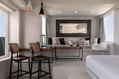 West East Suites - image 7