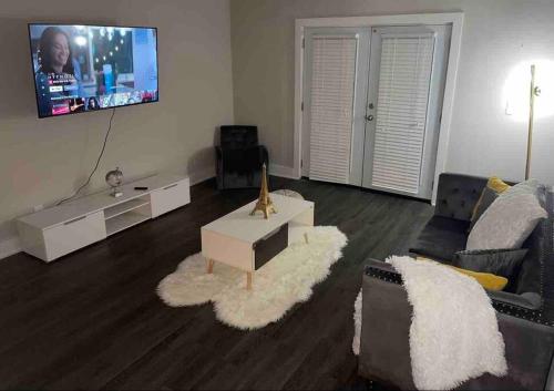 Lovely 2b/2b 10mins to LENOX & PERIMETER MALL+Wifi