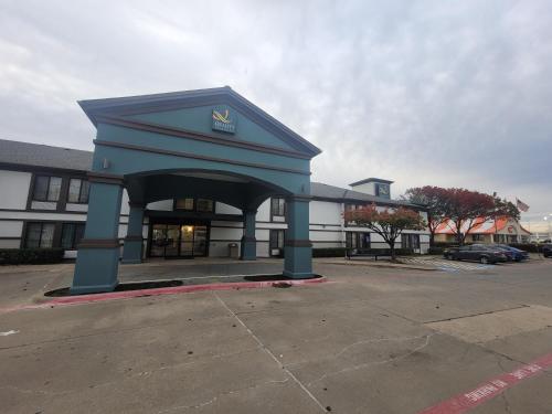 Quality Inn & Suites DFW Airport South