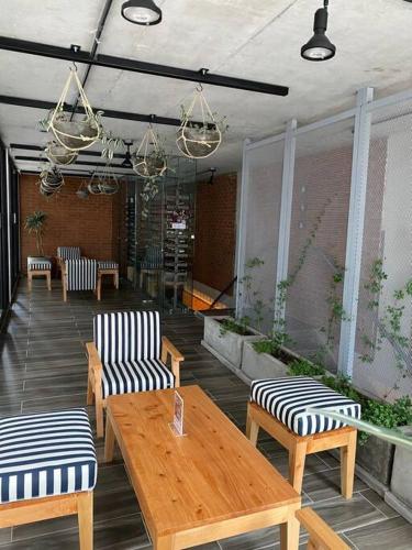 Bar/lounge, Moderno Apto Shift Zona 16, cerca de Embajada EEUU y Explanada Cayala in Zone 16