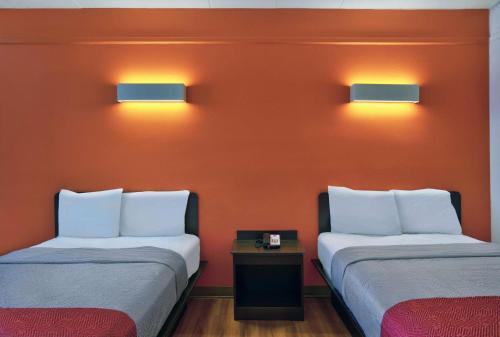 2 double beds