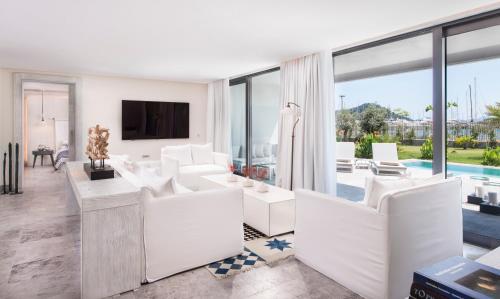 room detail thumbnail 1