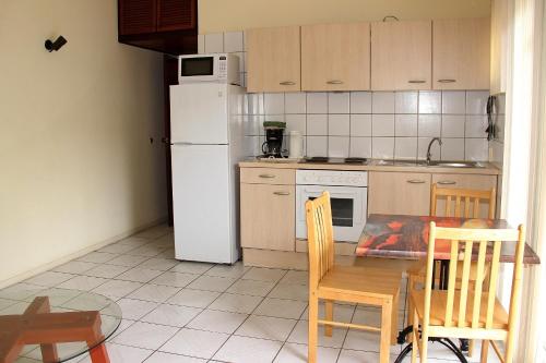 Standard One-Bedroom Apartment image 2