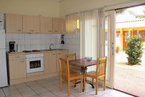 Standard One-Bedroom Apartment image 4