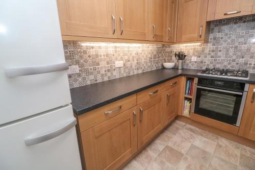 12 Kel Avon Truro - image 3