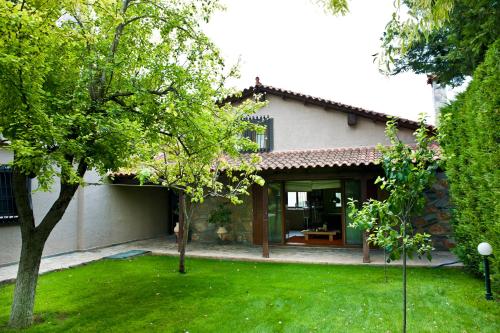 숙소 외관, Villa Bona: A secluded villa less than 50 min. from Athens Intl. Airport in 플라카 딜레시
