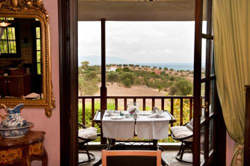 발코니/테라스, Villa Bona: A secluded villa less than 50 min. from Athens Intl. Airport in 플라카 딜레시
