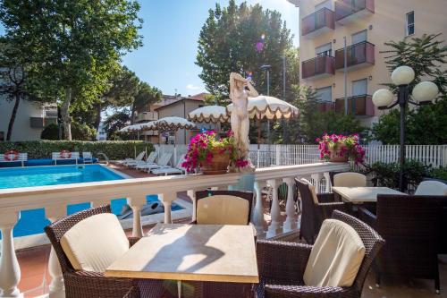 Hotel Villa dei Fiori - sul mare con piscina - image 5