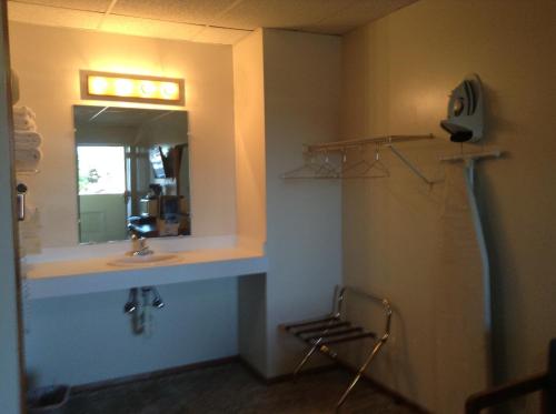 ห้องน้ำ, Downtown Motel in เกย์ลอร์ด (MI)