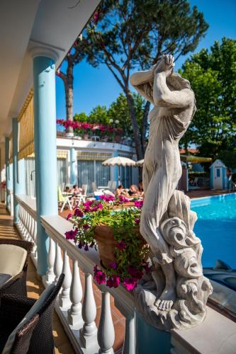 Úszómedence, Hotel Villa dei Fiori - sul mare con piscina in Viserbella