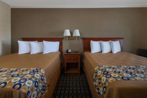 Travelodge by Wyndham Orangeburg - image 4