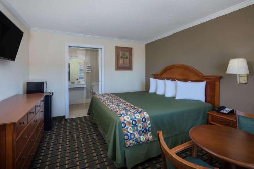 Travelodge by Wyndham Orangeburg - image 3