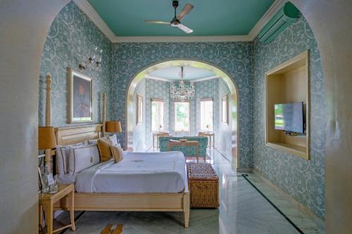 room detail thumbnail 2