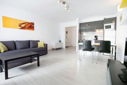 Aloe ground floor apt with IP TV in Costa Teguise complex with pool
