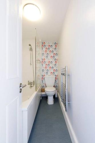Modern studio flat by Bedford Square with sea view