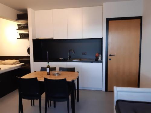 مطبخ, Prachtig Zeezicht Westcorner in ميدلكيركى