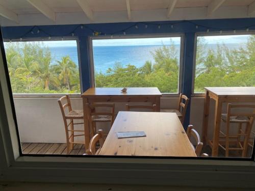 The Sunset Cove And Rainbow Room in Alice Town (Central Eleuthera)