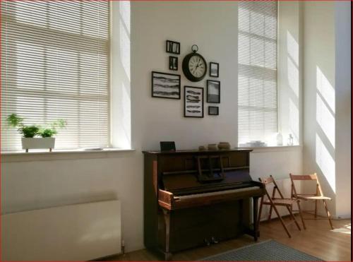 Central Mezzanine Apartment in Historic School, Edinburgh (fotografie 10)