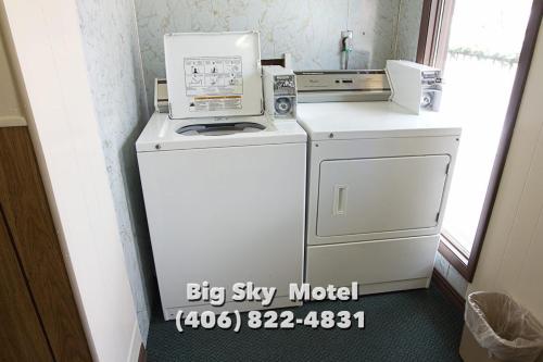 Big Sky Motel - image 8