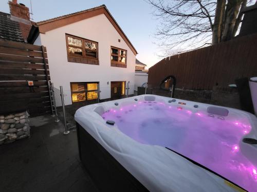 3 Bed Luxury Cottage With Private Hot Tub gîte à louer Gowerton