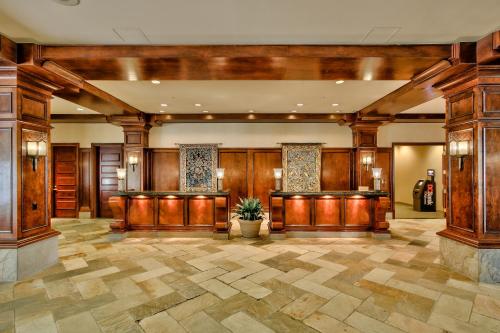 大堂, 太陽峰大酒店及會議中心 (Sun Peaks Grand Hotel & Conference Centre) in 太陽峰