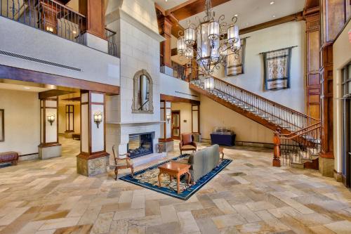 Előcsarnok, Sun Peaks Grand Hotel & Conference Centre in Sun Peaks (Brit Kolumbia)