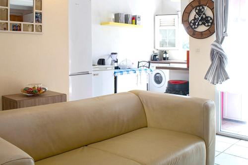 Appartement confortable en ville du Moule avec terrasse in Le Moule