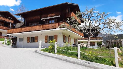  Haus Sandra, Pension in Fiesch