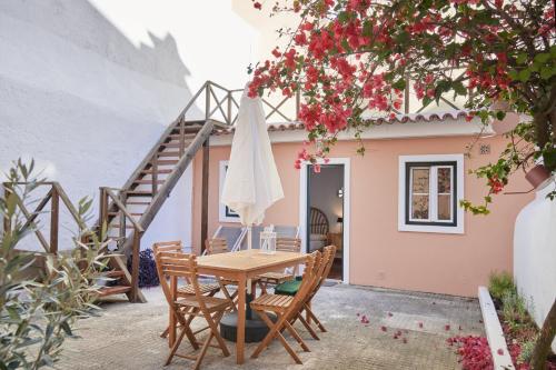 Amazing Terrace and Riverview in Historical Lisbon, Lisbon