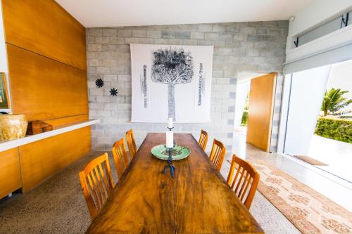 المرافق, Coast Cook Islands in Matavera