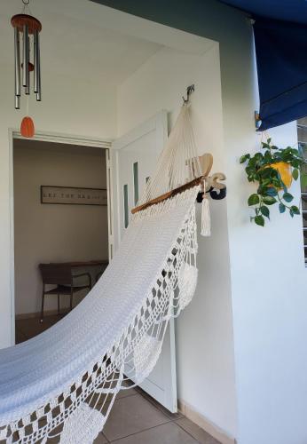 Aguadilla Waves Apt with electricity water AC WIFI 8 minute walk from Crashboat beach in Aguadilla