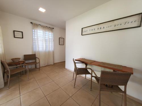 Aguadilla Waves Apt with electricity water AC WIFI 8 minute walk from Crashboat beach in Aguadilla