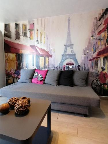 Studio Art de Paris - Tap to explore photos