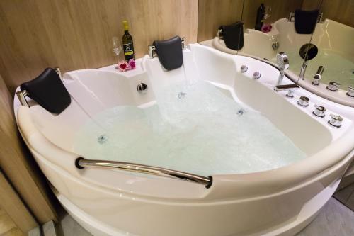 Apart Compliment - image 4