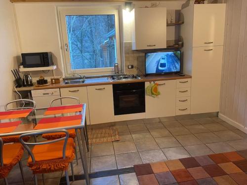 Kitchen, La Casina di Oscar ad Aosta Villaggio Combe in Quart