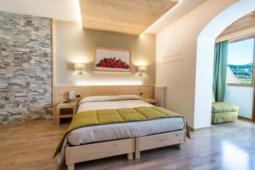 1 double bed, 2 twin beds
