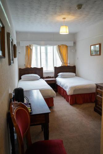 Fox & Hounds Hotel - image 13