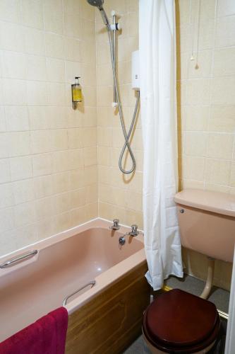 Fox & Hounds Hotel - image 4