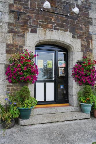 Fox & Hounds Hotel - image 12