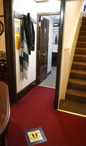 Fox & Hounds Hotel - image 14