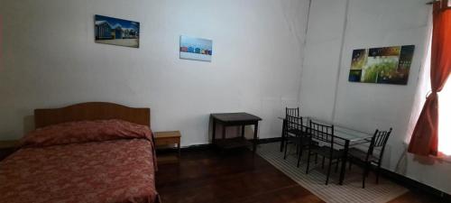 1 double bed, 1 twin bed