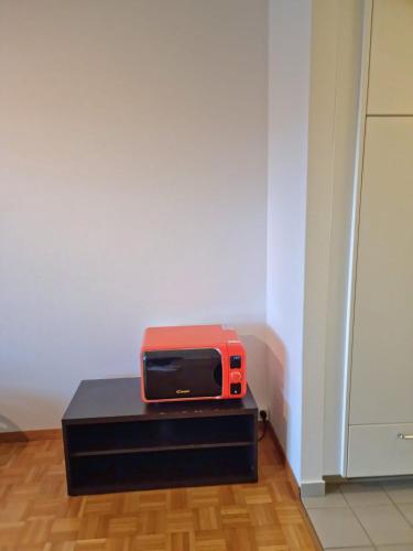 Entire flat close to airport train center for 7