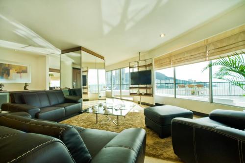 Shared lounge/TV area, Flamingo Hotel by the Beach in Penang
