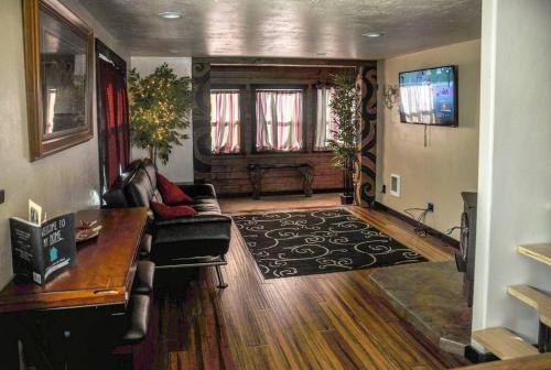 Fiore del Lago - Cozy Farmhouse near Bear Lake - Pet Friendly!